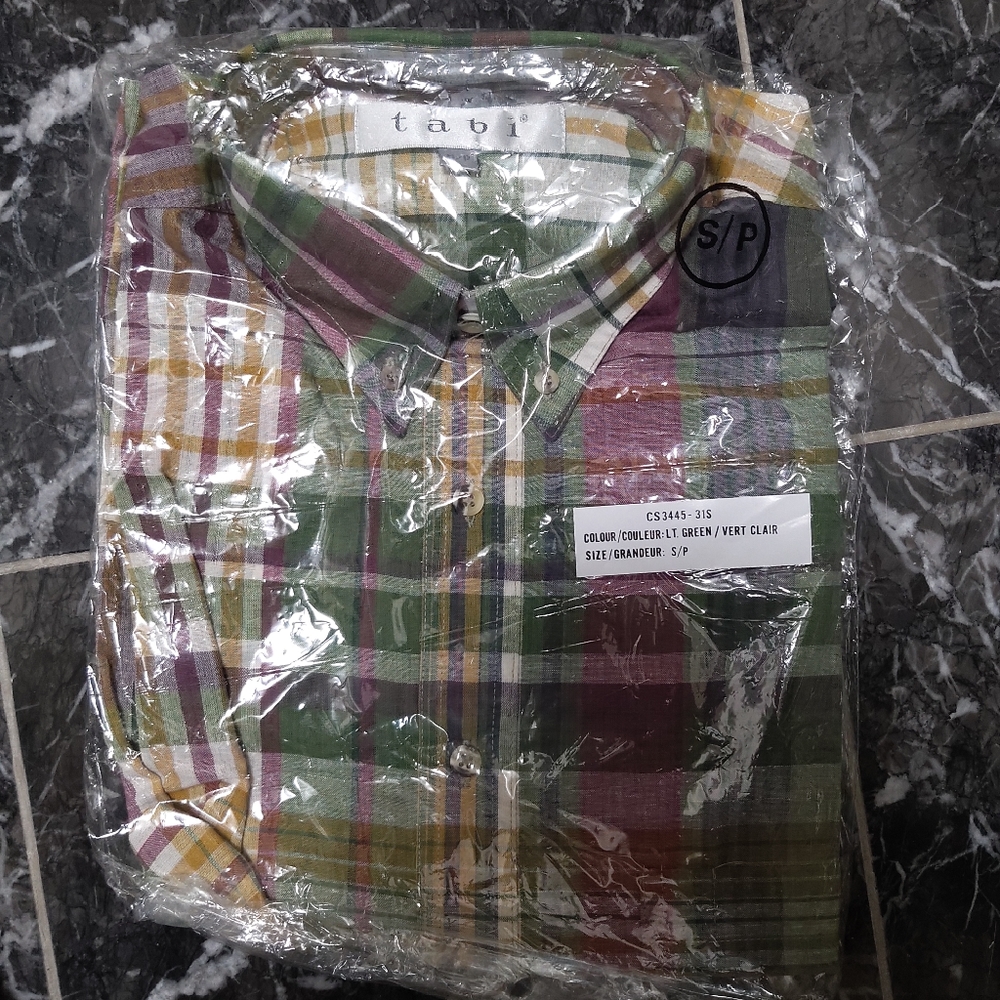 💚 2/$35 NWT Tabi short sleeve dress shirt - green red blue plaid checkered